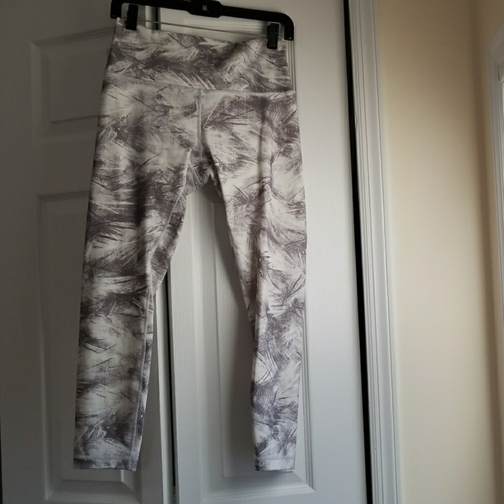 Lululemon feather print legging